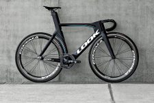 Vernieuwde LOOK 895 Vitesse carbon baanfiets raakt de planken
